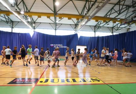 PRIREDITEV OB DNEVU DRŽAVNOSTI IN ZAKLJUČKU ŠOLSKEGA LETA 28 FOTO LJUBO VUKELIČ